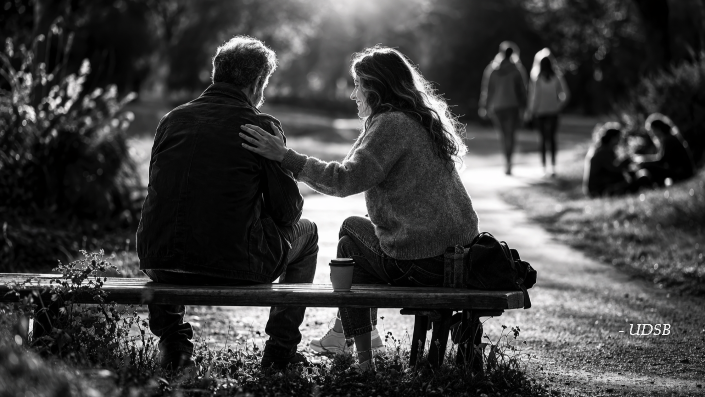 Une conversation bienveillante brise la solitude et rappelle que personne n’est jamais seul
